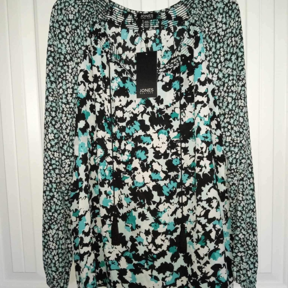 NWT Jones New York Black Blue Abstract Top, Plus 2X, Long Sleeve Vneck Tassle